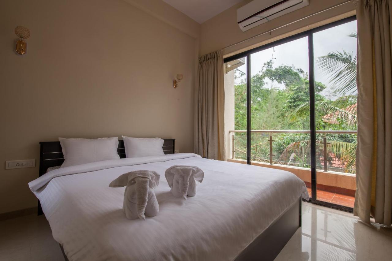 Stayvista'S Greenwoods Villa 10 - City-Center Villa With Private Pool, Terrace, Lift & Carrom Board 罗纳瓦拉 外观 照片