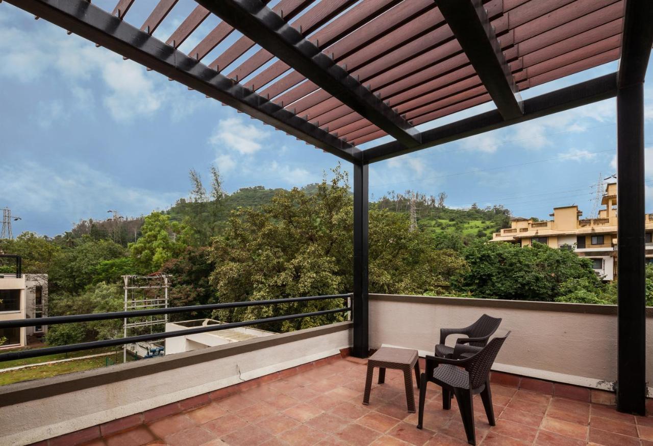 Stayvista'S Greenwoods Villa 10 - City-Center Villa With Private Pool, Terrace, Lift & Carrom Board 罗纳瓦拉 外观 照片