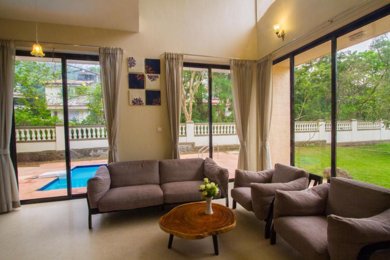 Stayvista'S Greenwoods Villa 10 - City-Center Villa With Private Pool, Terrace, Lift & Carrom Board 罗纳瓦拉 外观 照片